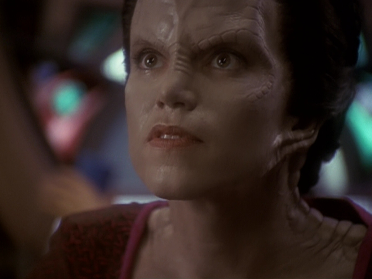 extant_StarTrek_DS9_6x05-FavorTheBold_01644.jpg