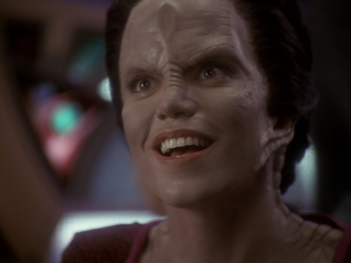 extant_StarTrek_DS9_6x05-FavorTheBold_01648.jpg