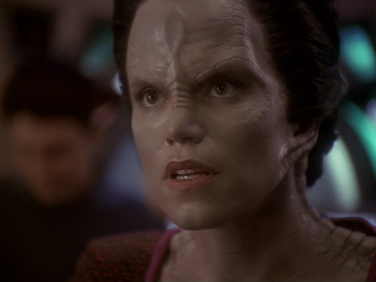 extant_StarTrek_DS9_6x05-FavorTheBold_01654.jpg
