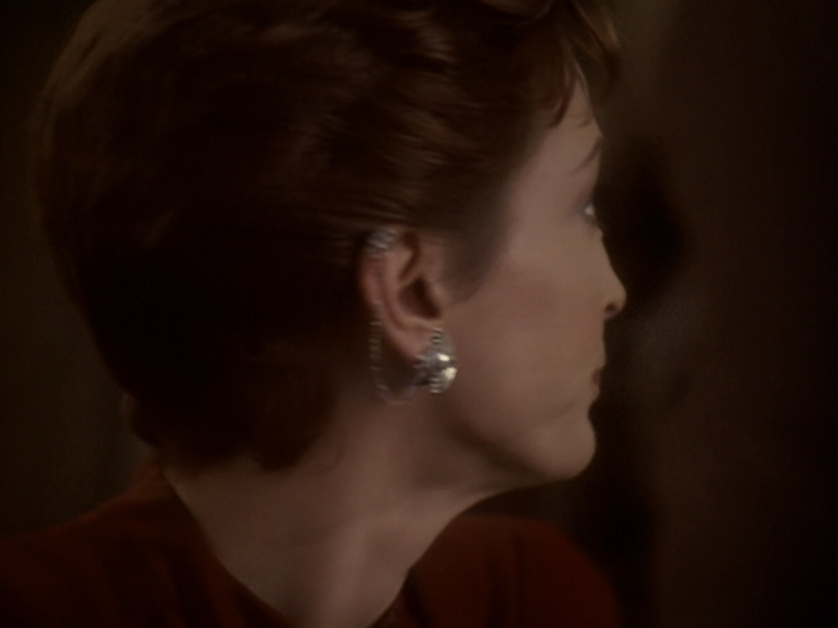 extant_StarTrek_DS9_6x05-FavorTheBold_01658.jpg