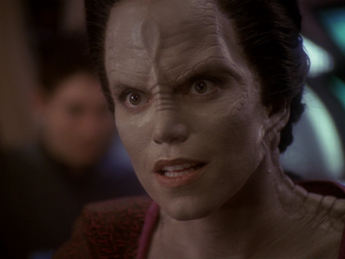 extant_StarTrek_DS9_6x05-FavorTheBold_01664.jpg