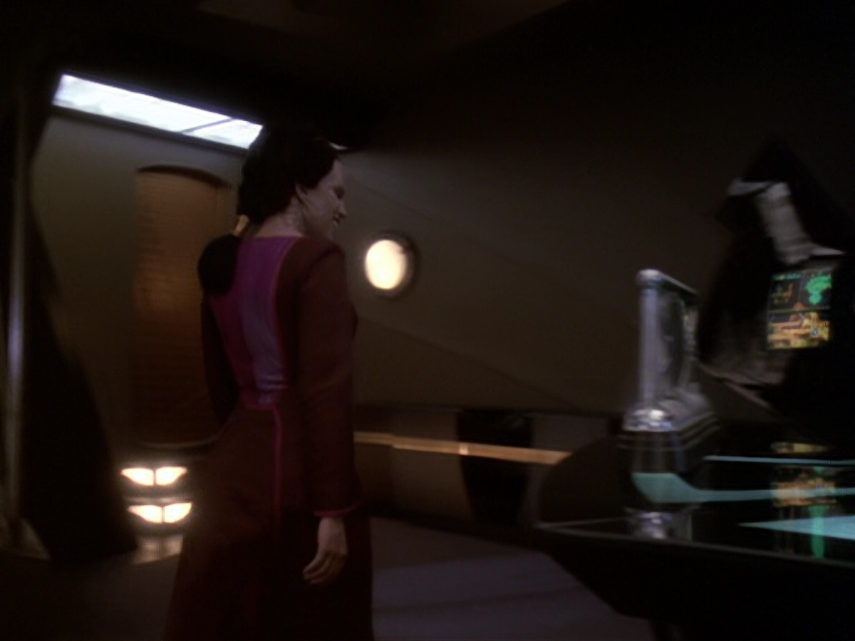 extant_StarTrek_DS9_6x05-FavorTheBold_01683.jpg