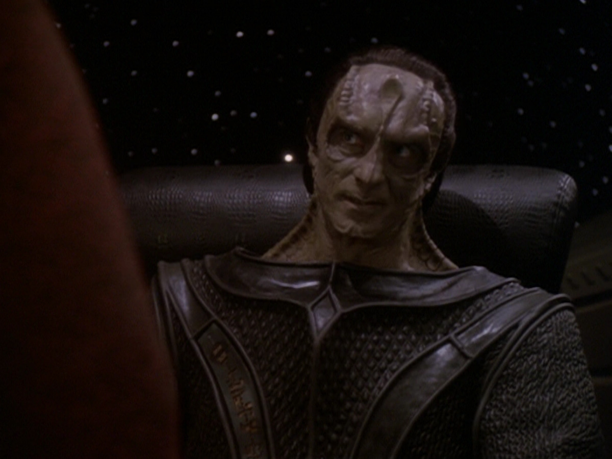 extant_StarTrek_DS9_6x05-FavorTheBold_01701.jpg