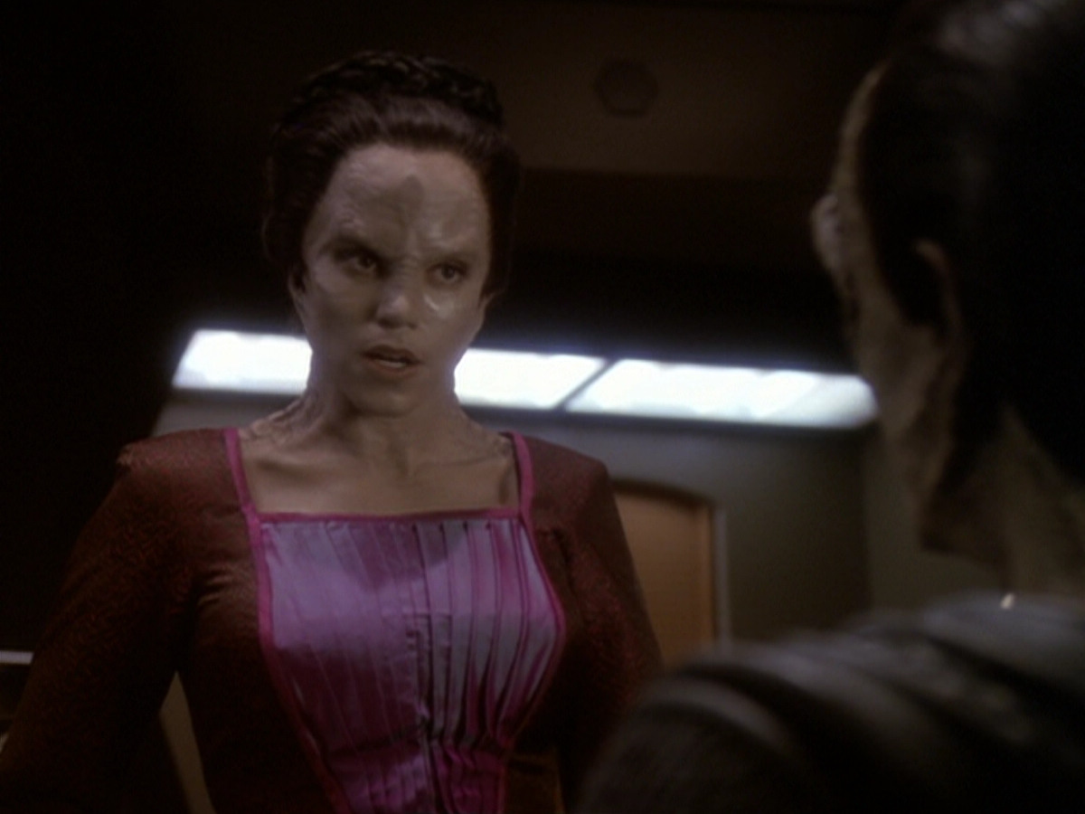 extant_StarTrek_DS9_6x05-FavorTheBold_01702.jpg
