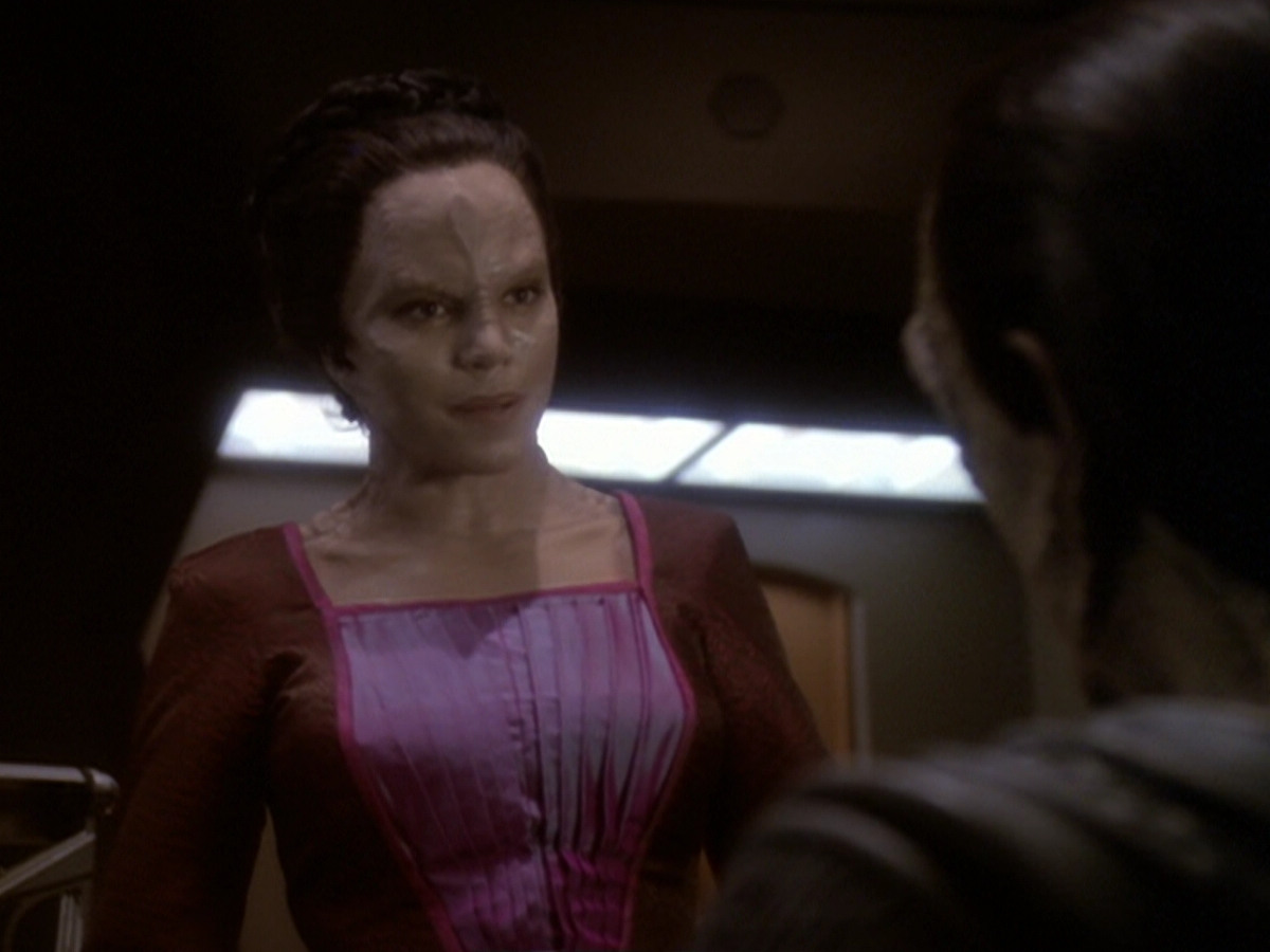 extant_StarTrek_DS9_6x05-FavorTheBold_01714.jpg