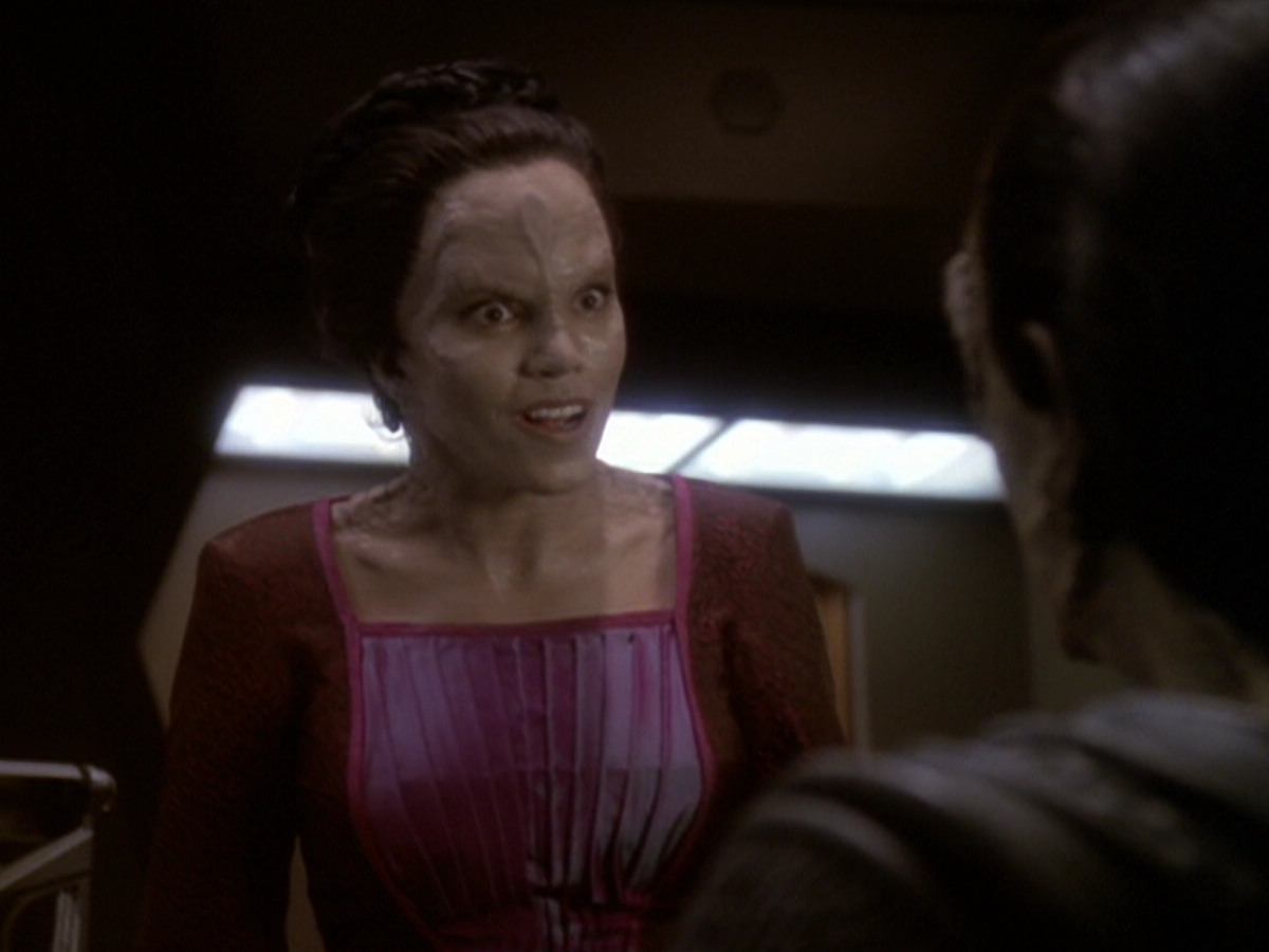 extant_StarTrek_DS9_6x05-FavorTheBold_01725.jpg