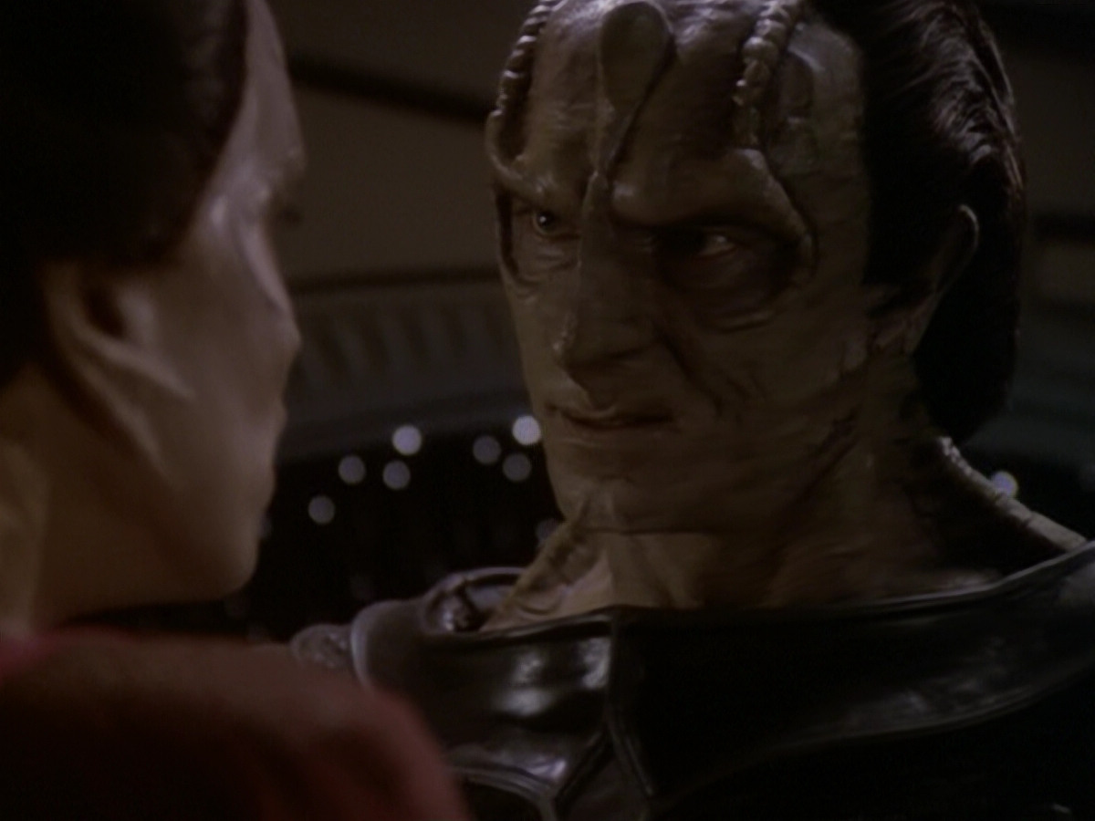 extant_StarTrek_DS9_6x05-FavorTheBold_01736.jpg