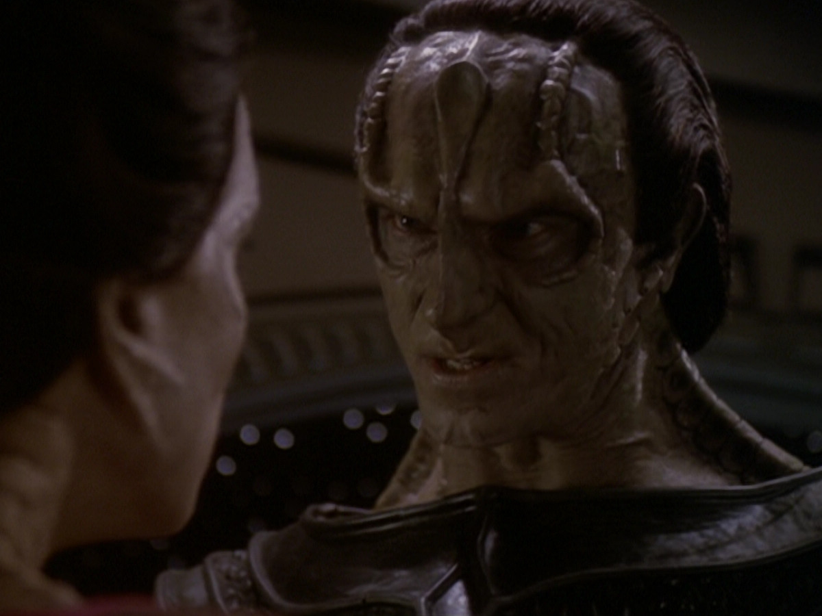 extant_StarTrek_DS9_6x05-FavorTheBold_01747.jpg
