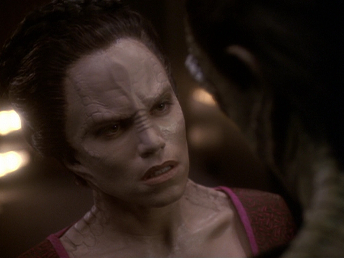 extant_StarTrek_DS9_6x05-FavorTheBold_01749.jpg