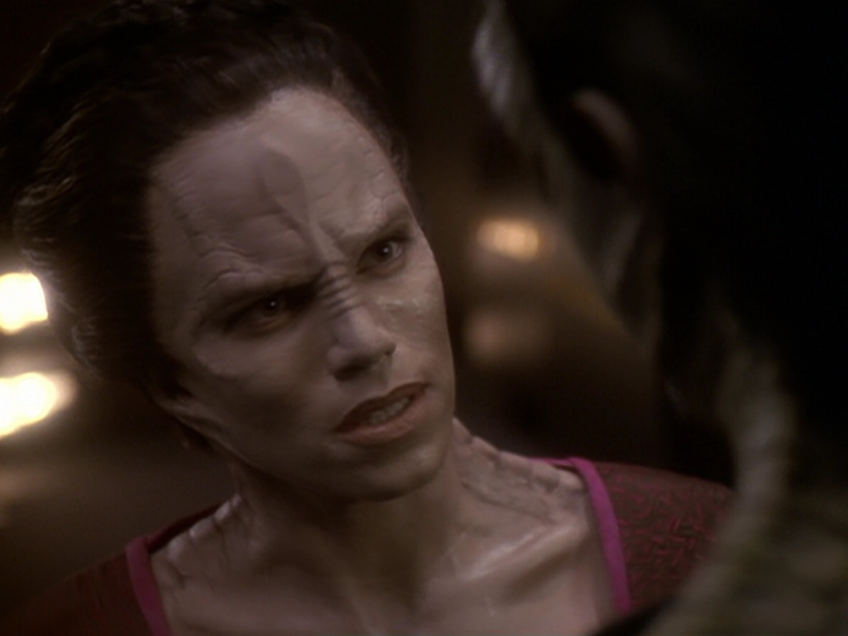 extant_StarTrek_DS9_6x05-FavorTheBold_01750.jpg
