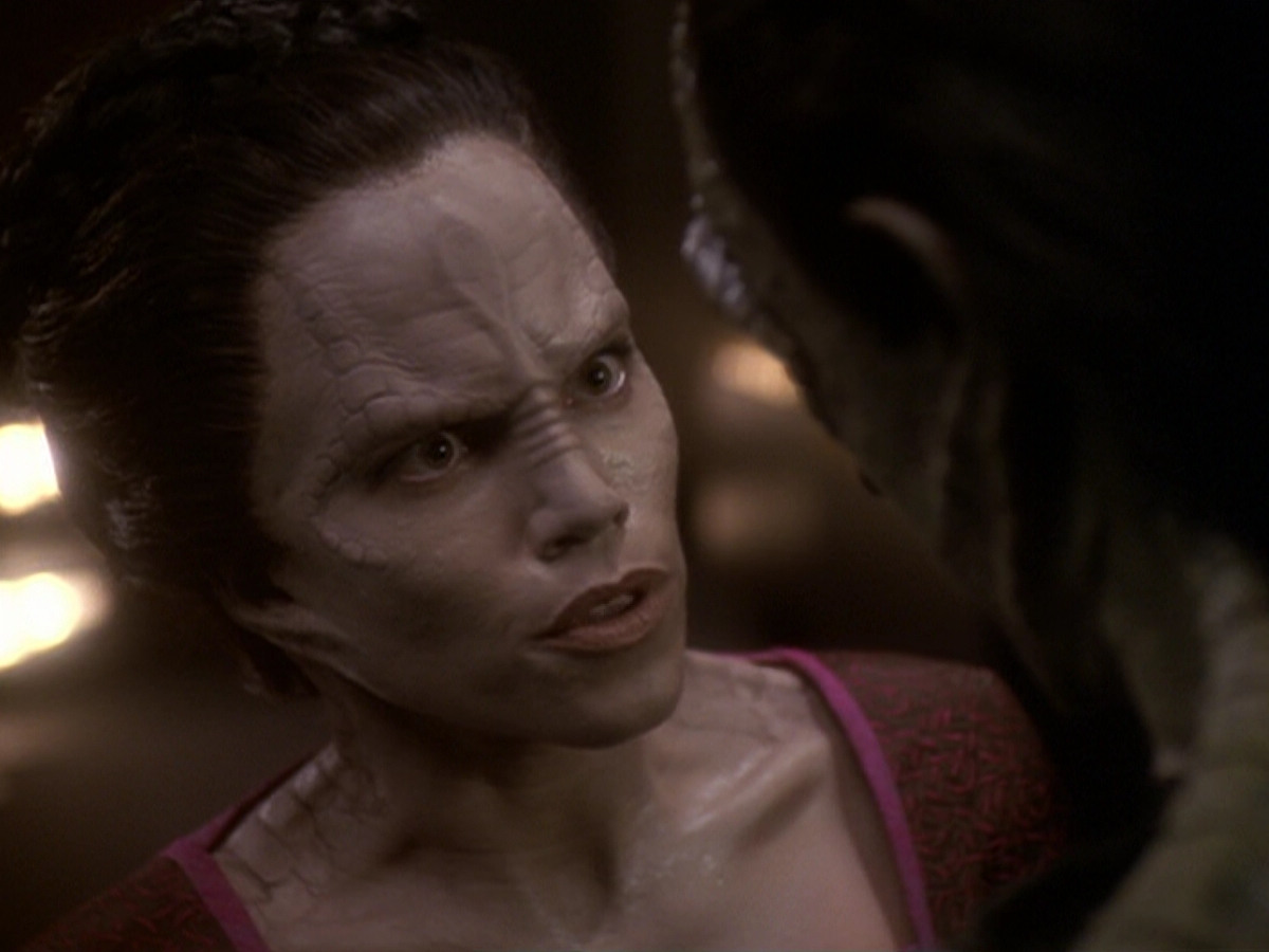 extant_StarTrek_DS9_6x05-FavorTheBold_01758.jpg