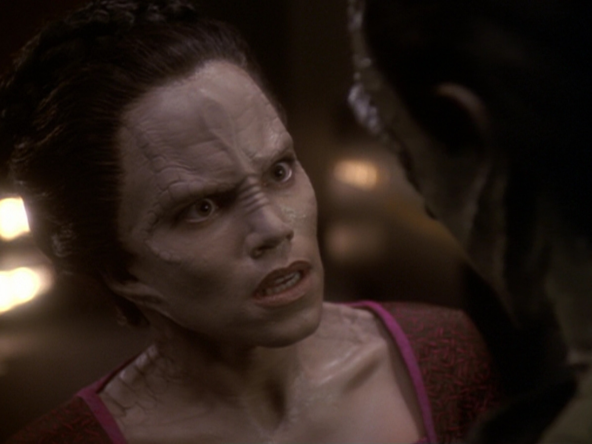 extant_StarTrek_DS9_6x05-FavorTheBold_01759.jpg