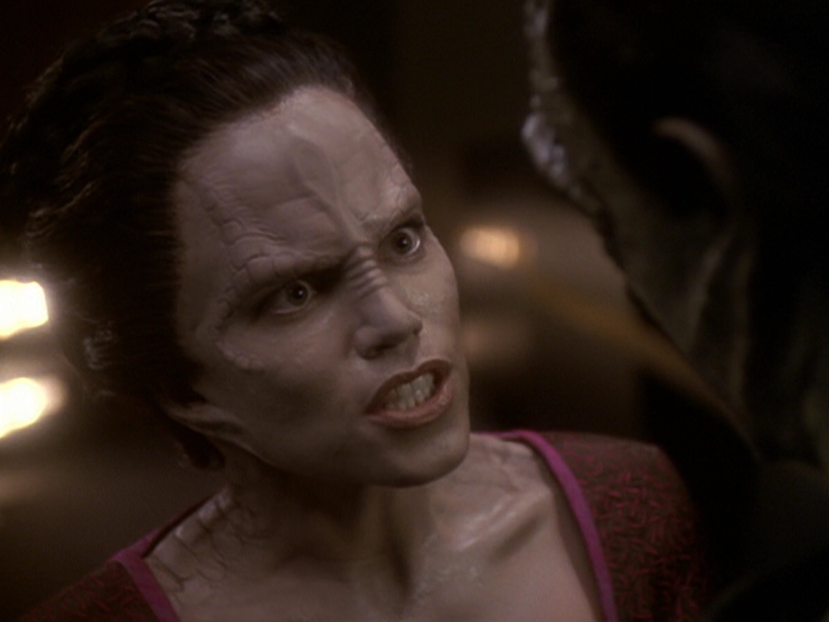 extant_StarTrek_DS9_6x05-FavorTheBold_01761.jpg
