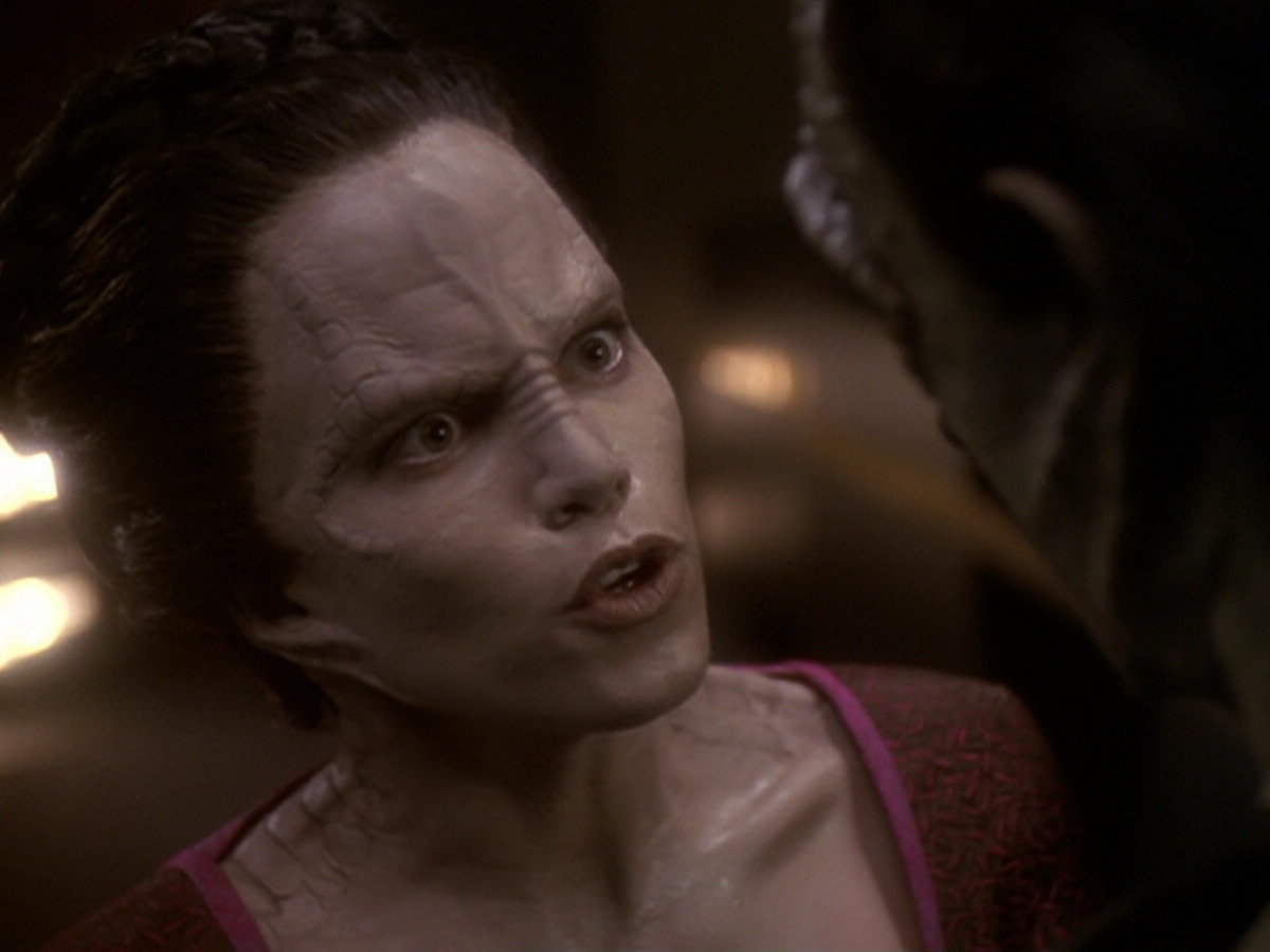extant_StarTrek_DS9_6x05-FavorTheBold_01762.jpg