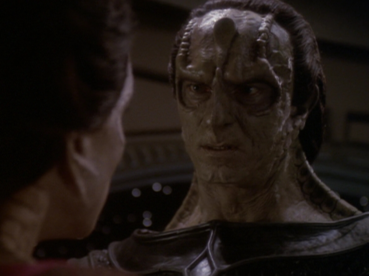 extant_StarTrek_DS9_6x05-FavorTheBold_01764.jpg