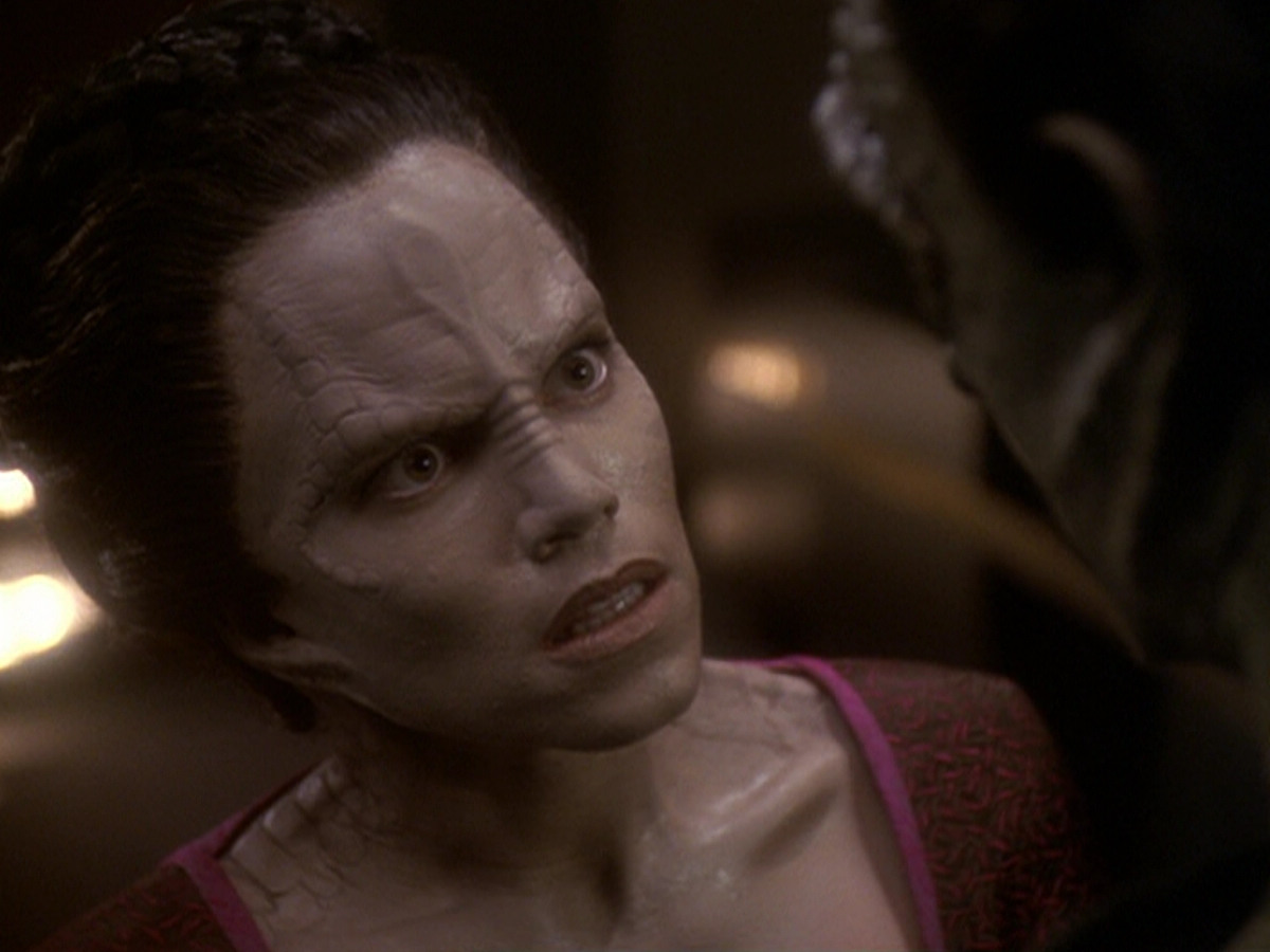 extant_StarTrek_DS9_6x05-FavorTheBold_01766.jpg