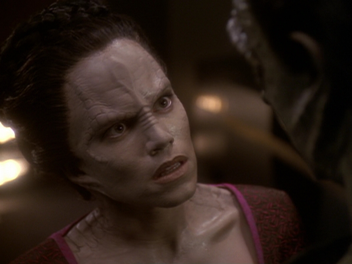 extant_StarTrek_DS9_6x05-FavorTheBold_01771.jpg