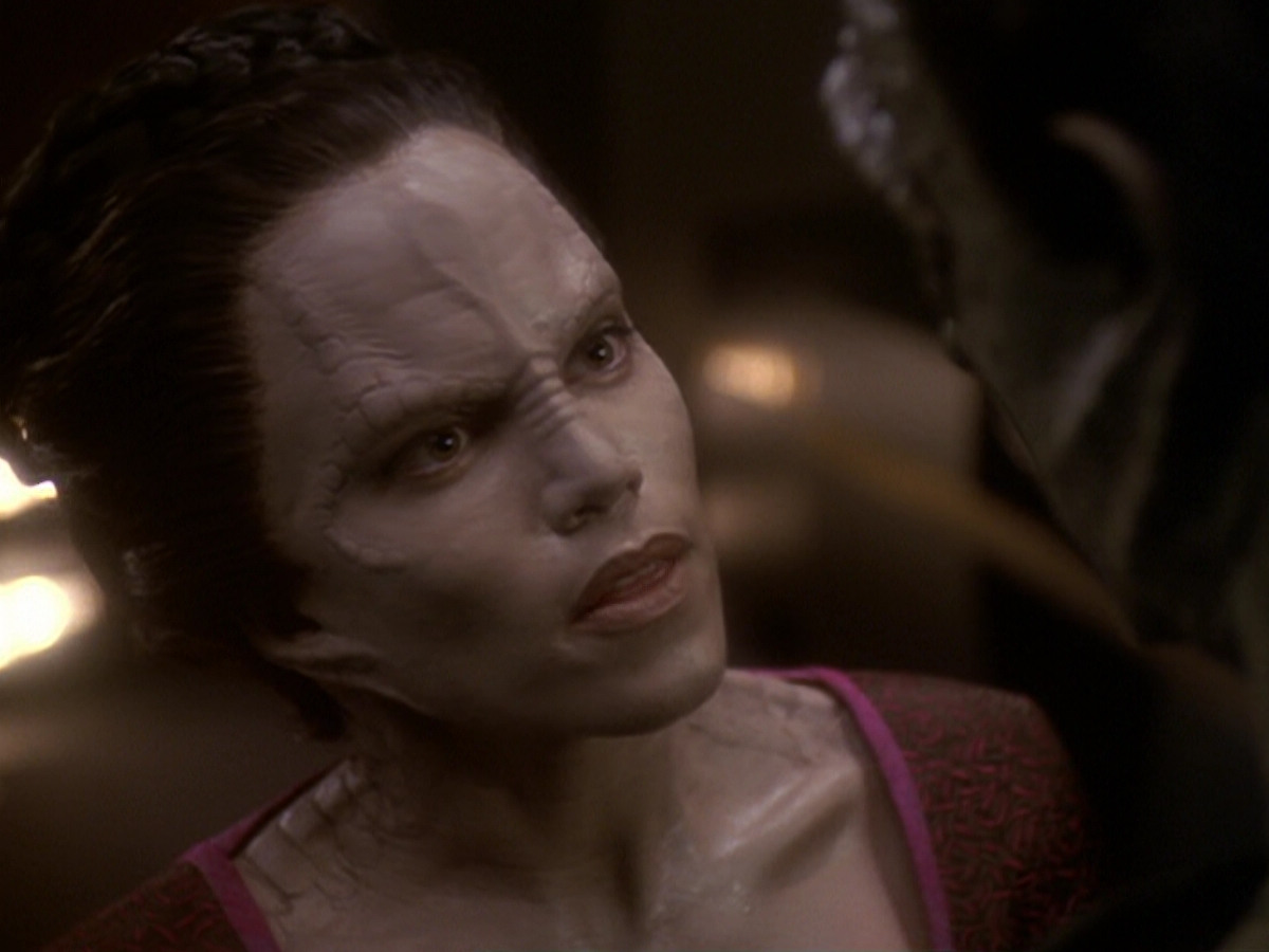 extant_StarTrek_DS9_6x05-FavorTheBold_01772.jpg