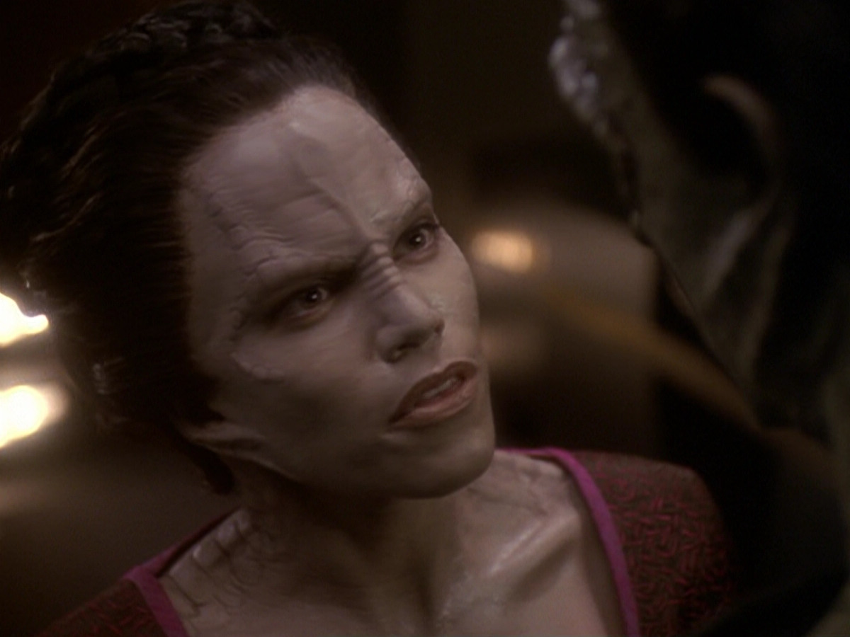 extant_StarTrek_DS9_6x05-FavorTheBold_01773.jpg