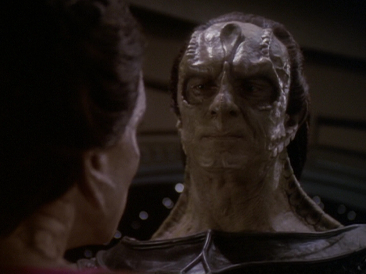 extant_StarTrek_DS9_6x05-FavorTheBold_01778.jpg