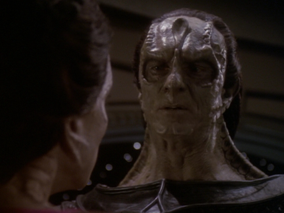 extant_StarTrek_DS9_6x05-FavorTheBold_01780.jpg