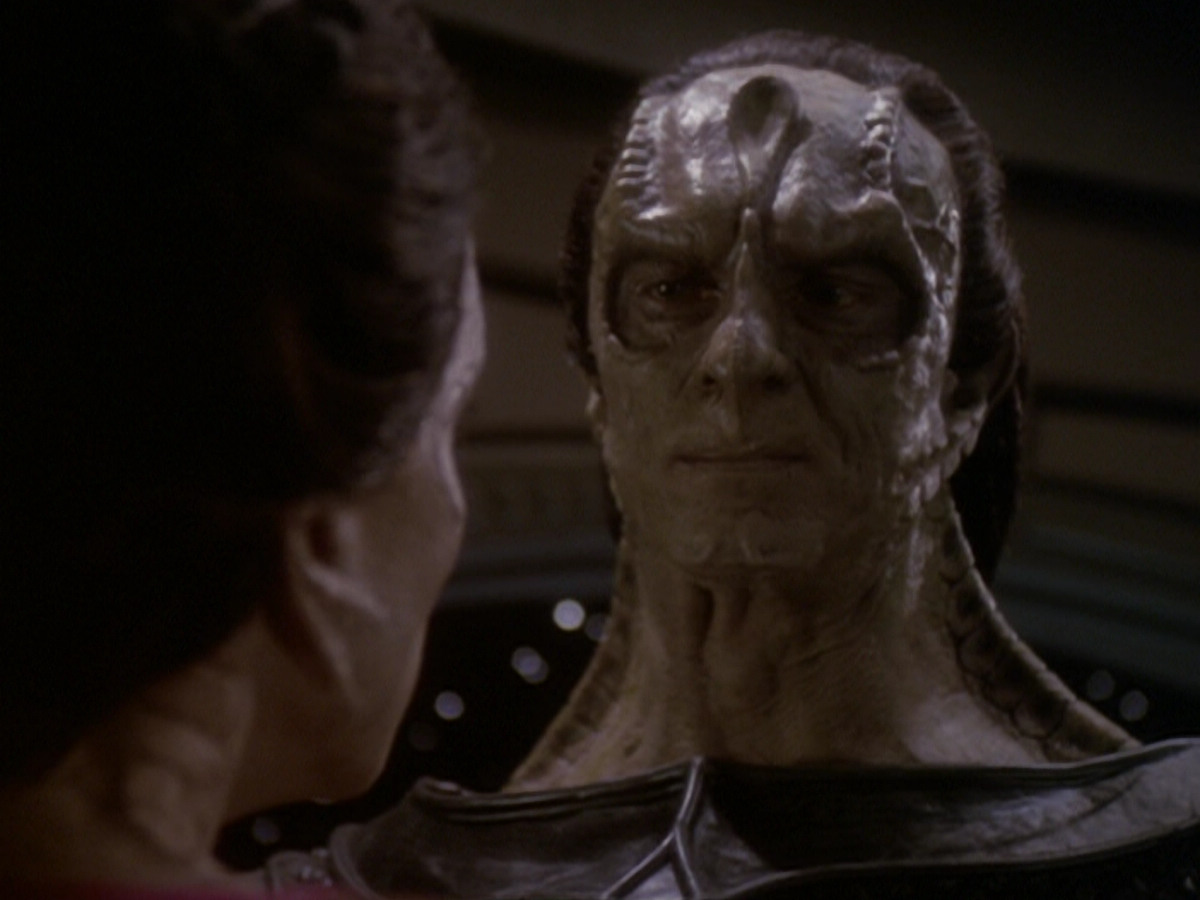 extant_StarTrek_DS9_6x05-FavorTheBold_01782.jpg