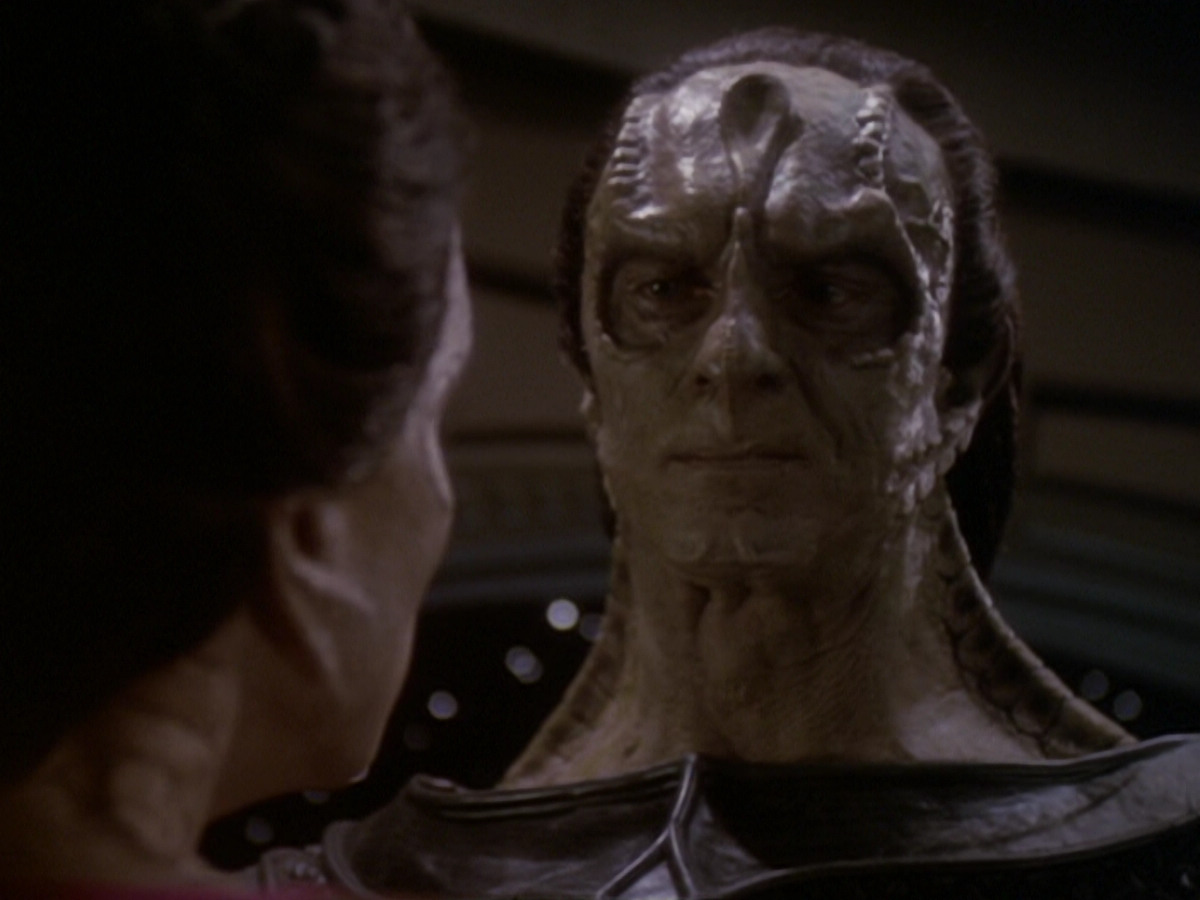 extant_StarTrek_DS9_6x05-FavorTheBold_01783.jpg