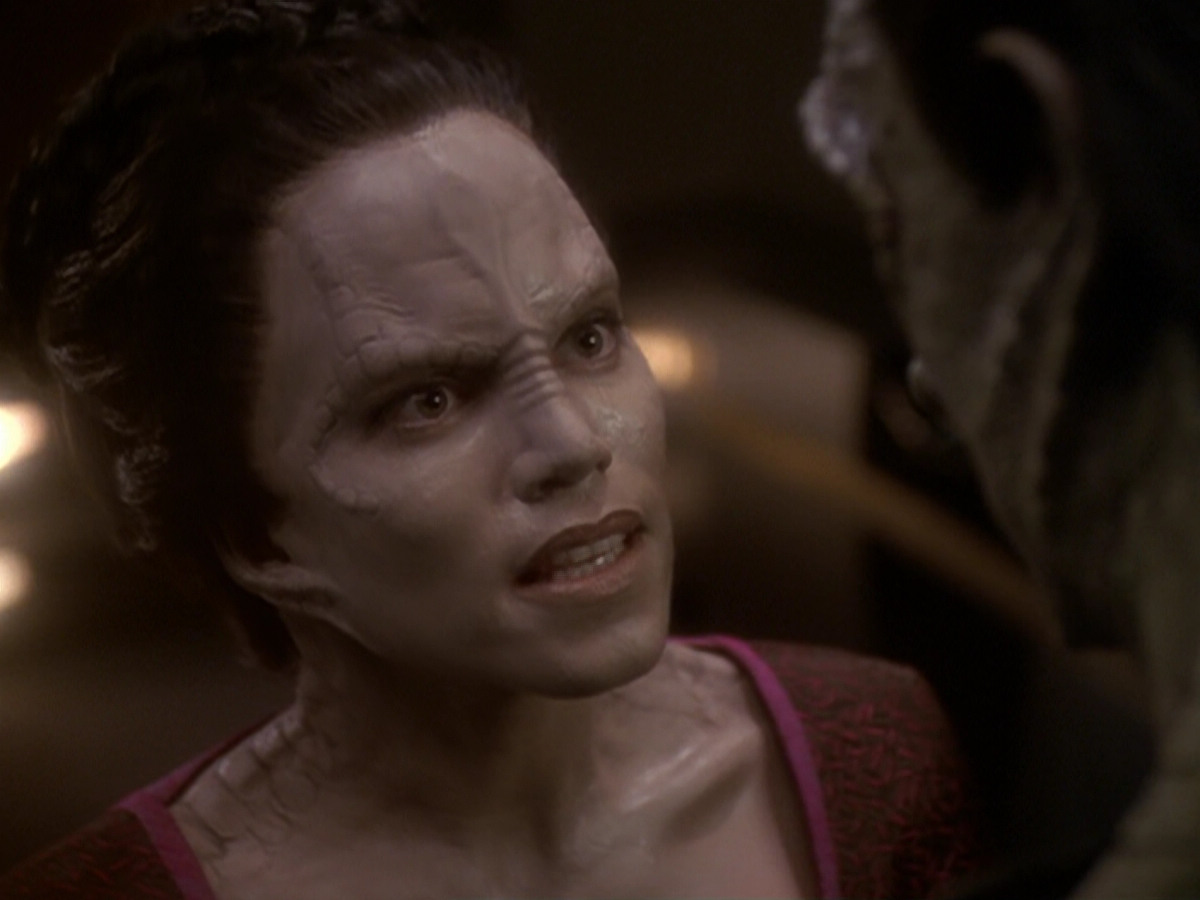 extant_StarTrek_DS9_6x05-FavorTheBold_01786.jpg