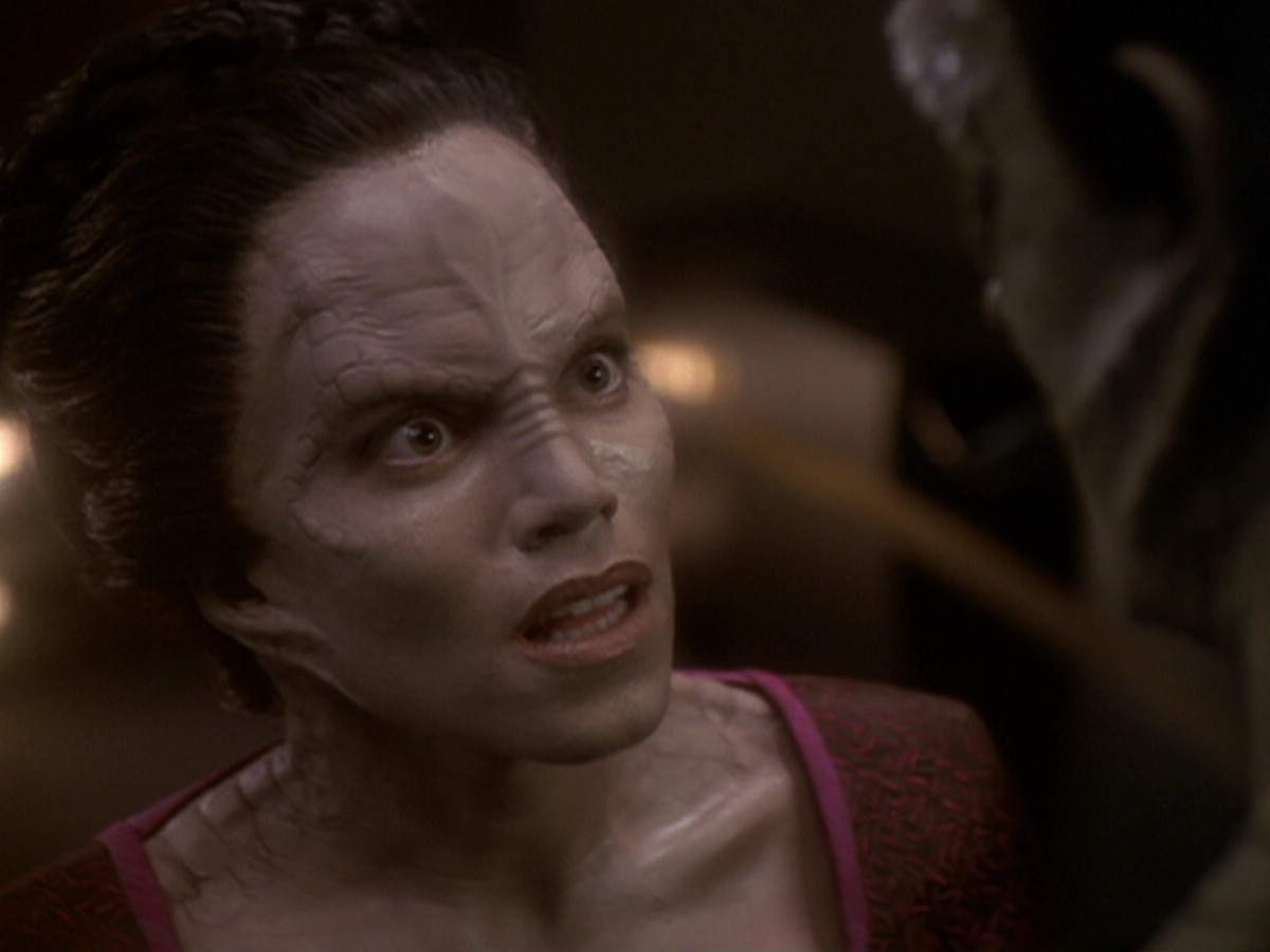 extant_StarTrek_DS9_6x05-FavorTheBold_01791.jpg