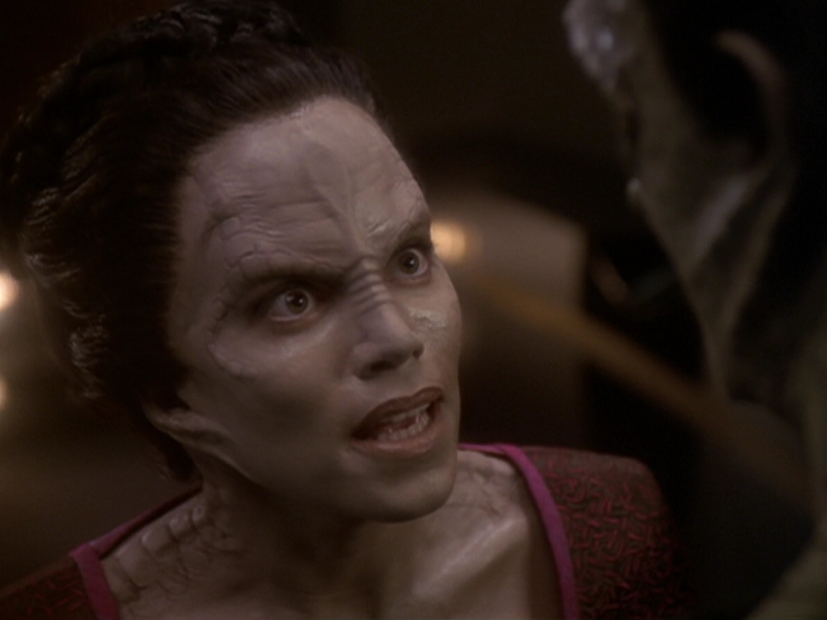 extant_StarTrek_DS9_6x05-FavorTheBold_01793.jpg