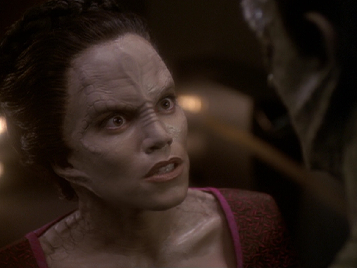 extant_StarTrek_DS9_6x05-FavorTheBold_01796.jpg
