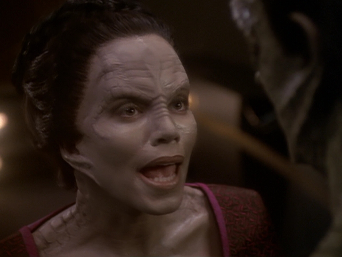 extant_StarTrek_DS9_6x05-FavorTheBold_01798.jpg