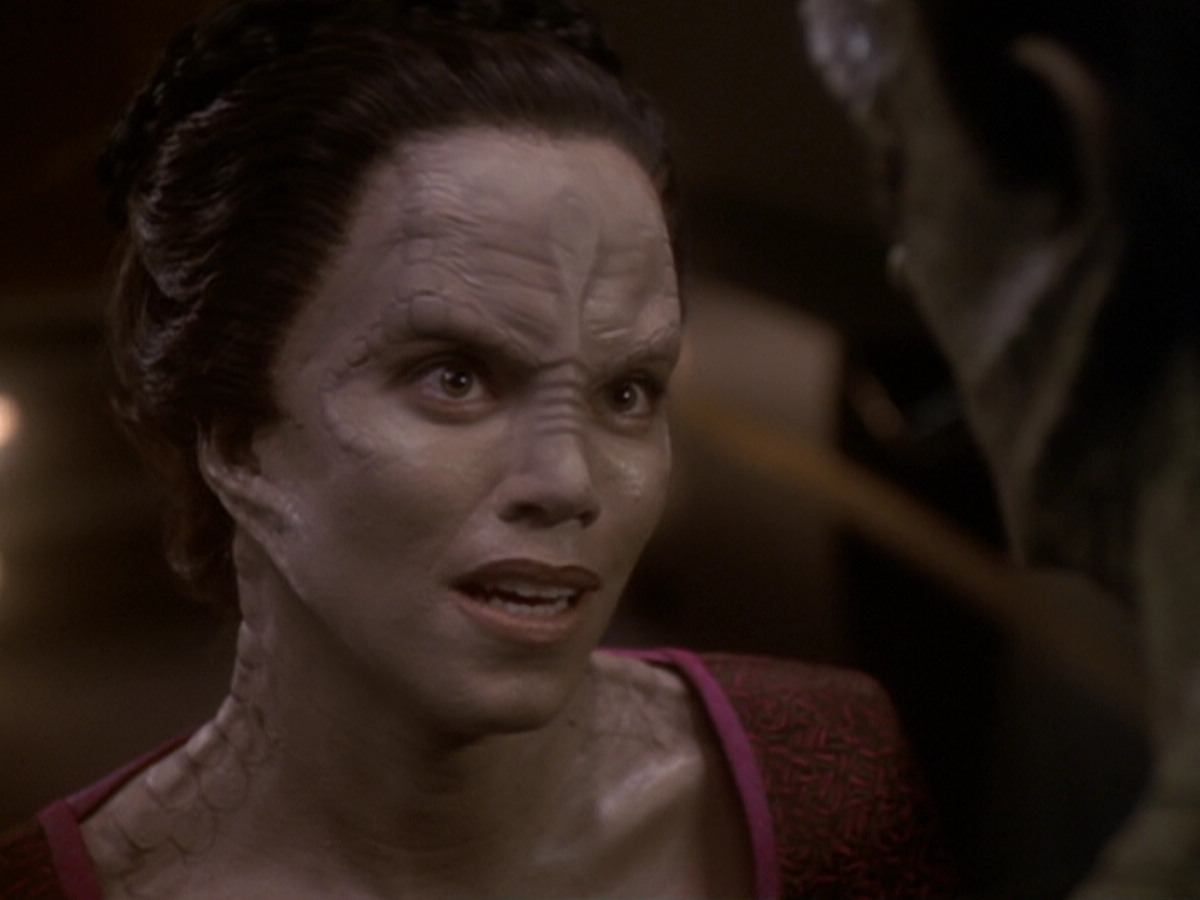 extant_StarTrek_DS9_6x05-FavorTheBold_01800.jpg