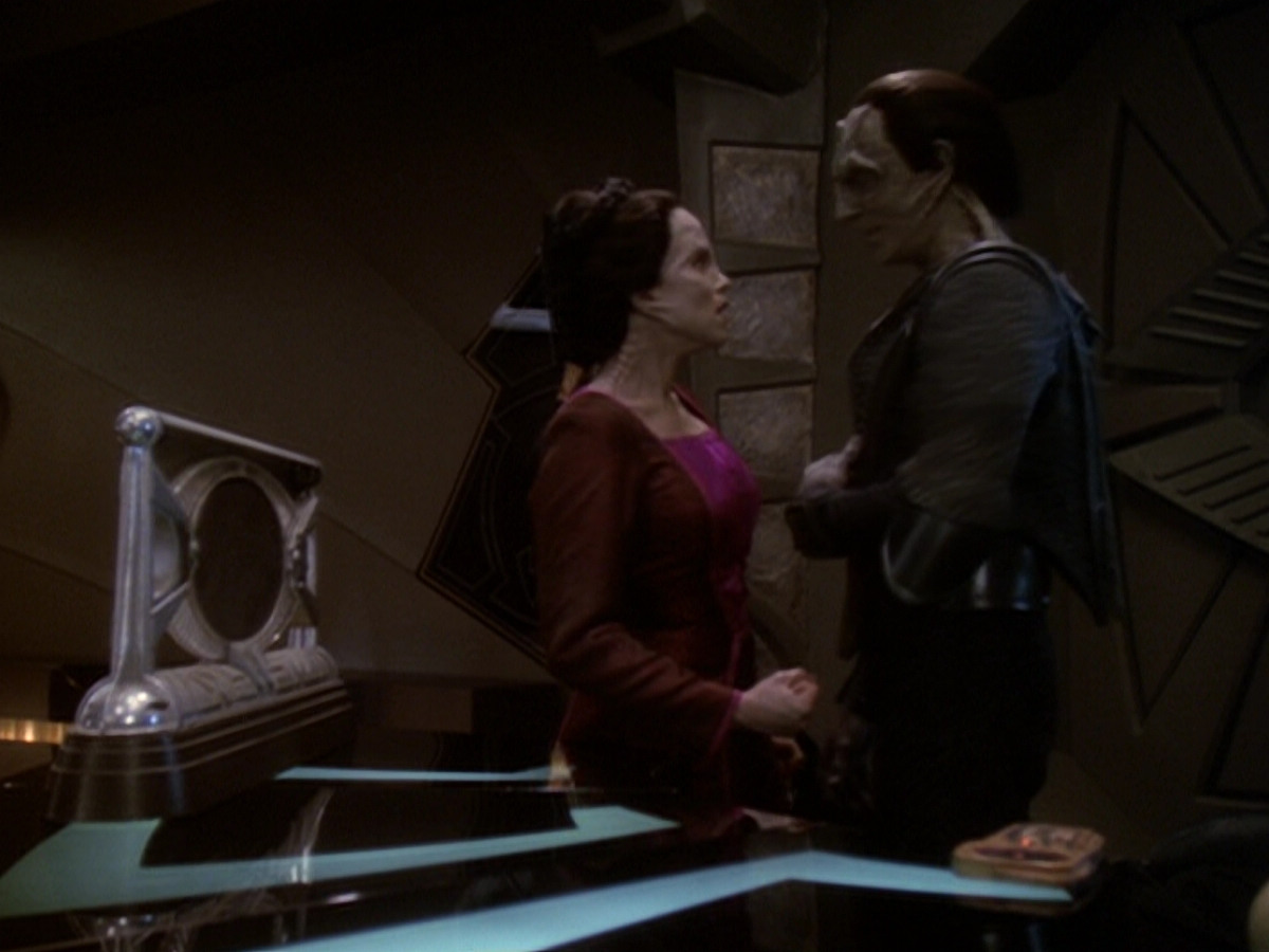 extant_StarTrek_DS9_6x05-FavorTheBold_01807.jpg