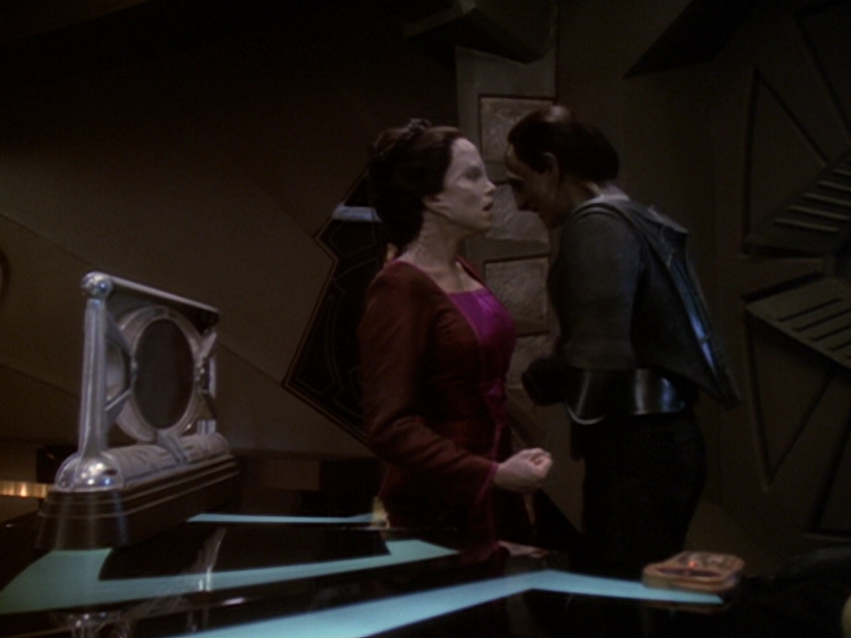 extant_StarTrek_DS9_6x05-FavorTheBold_01808.jpg