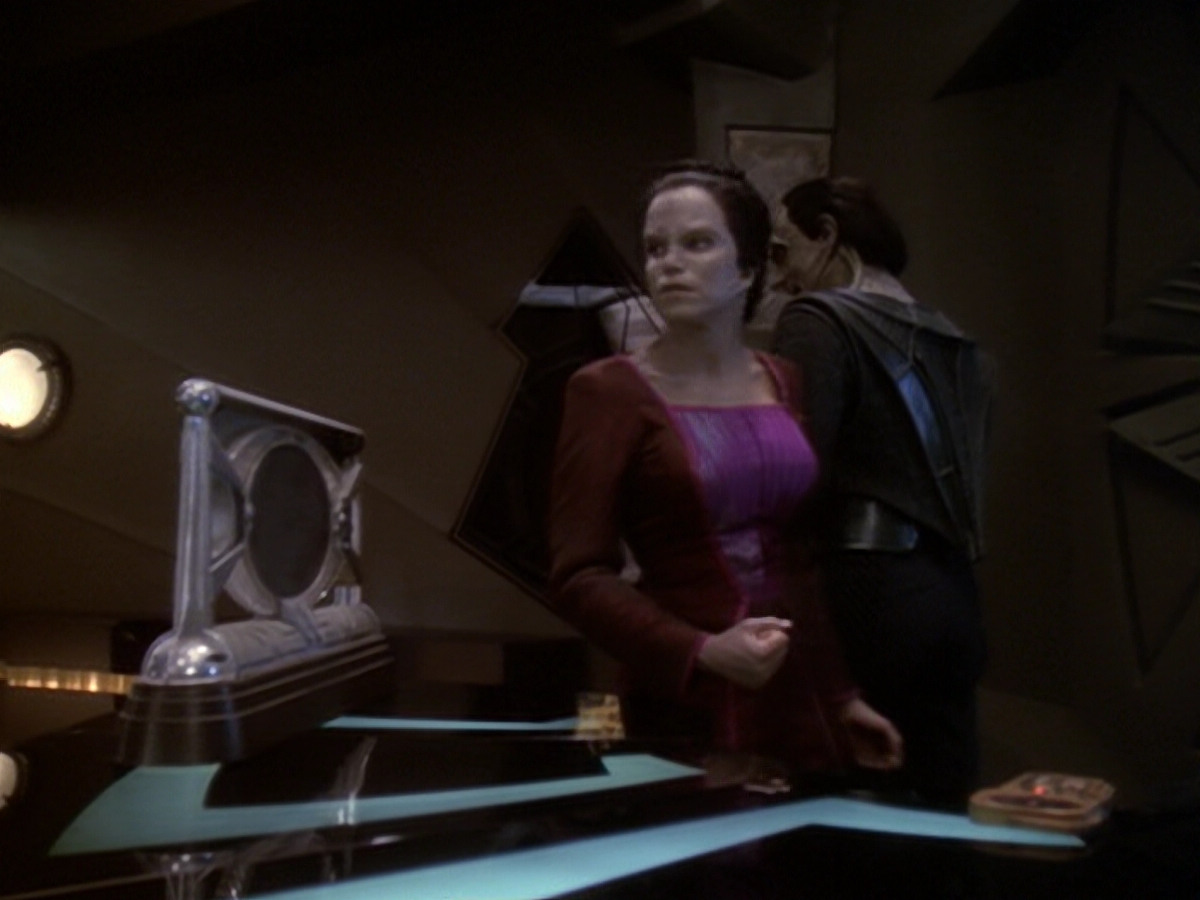 extant_StarTrek_DS9_6x05-FavorTheBold_01809.jpg