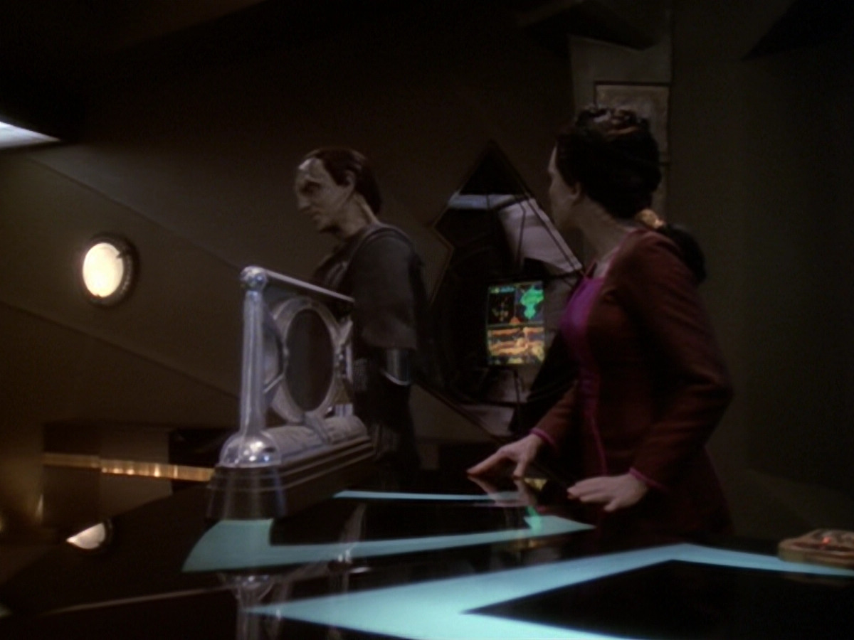 extant_StarTrek_DS9_6x05-FavorTheBold_01811.jpg
