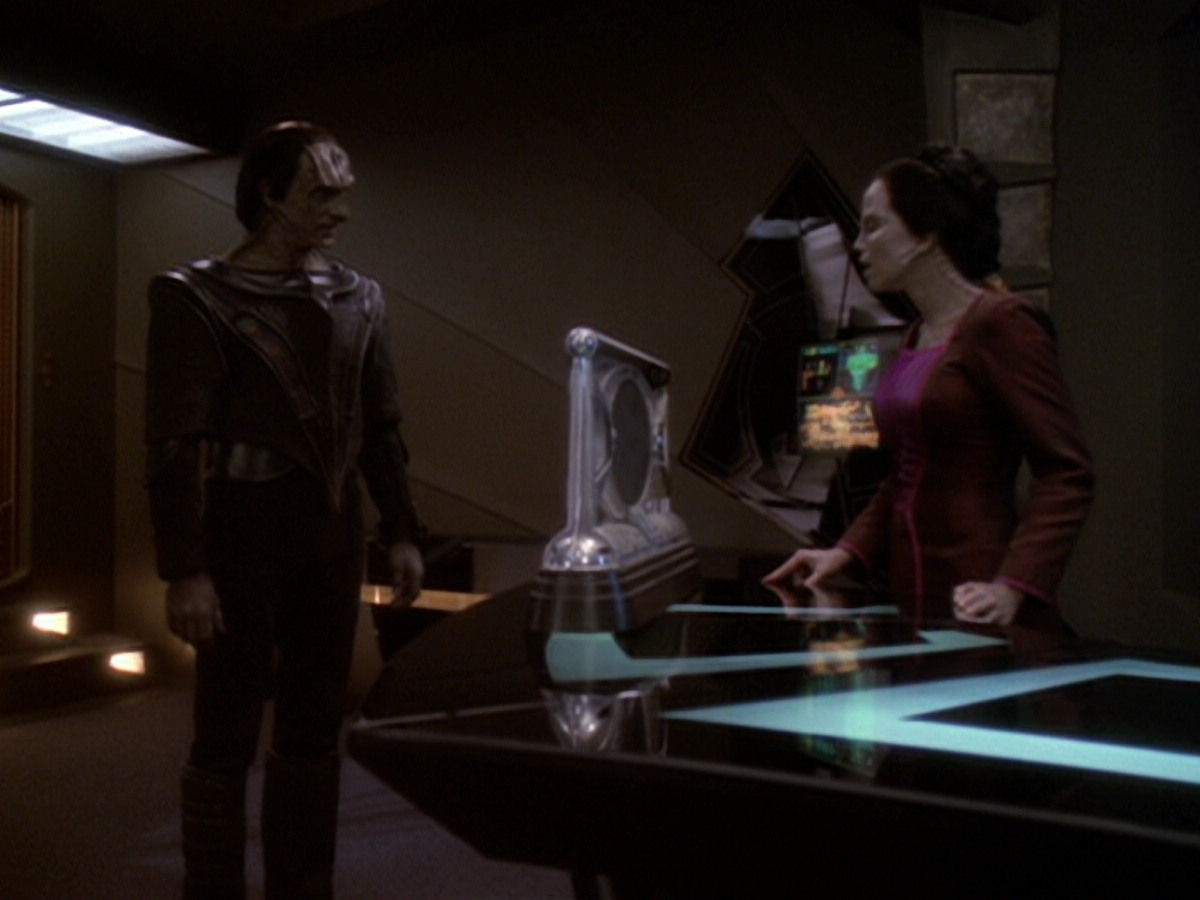 extant_StarTrek_DS9_6x05-FavorTheBold_01819.jpg