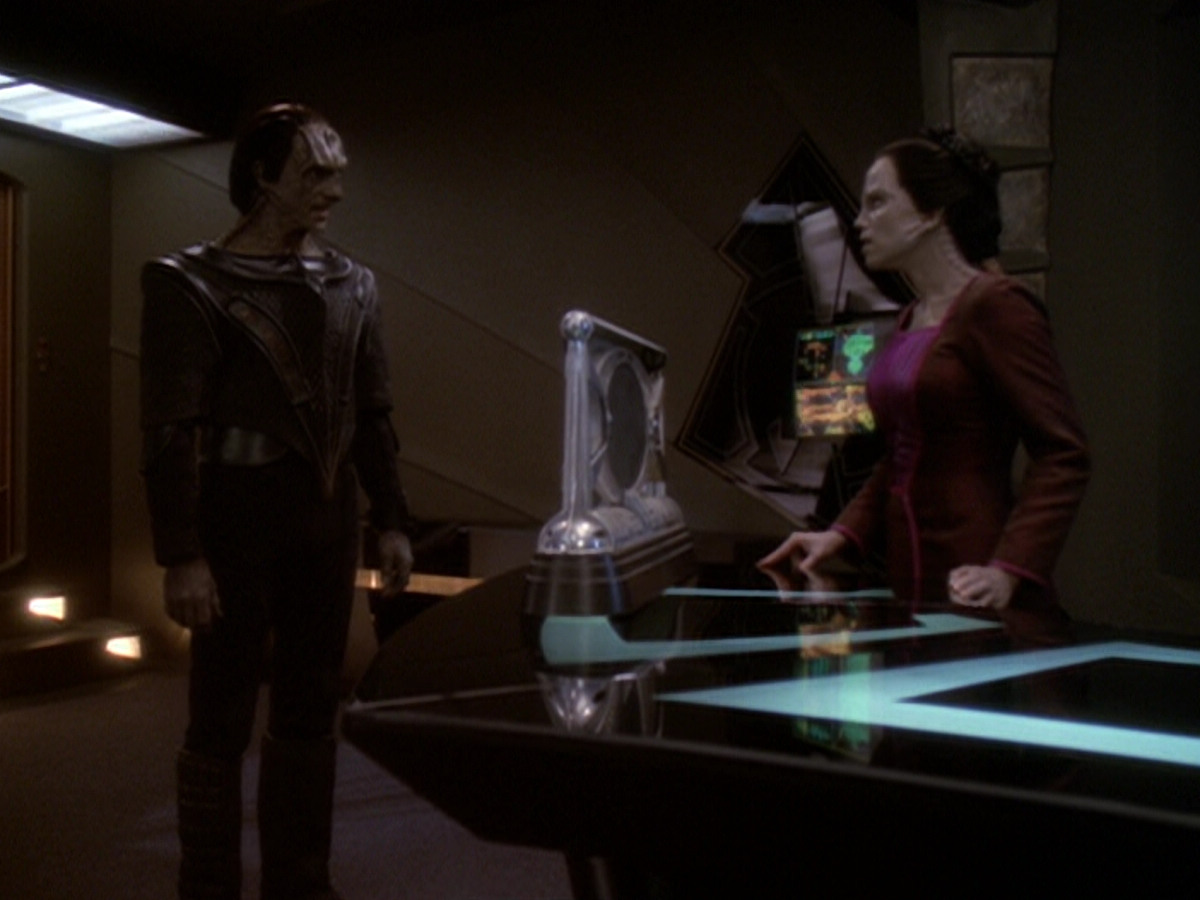 extant_StarTrek_DS9_6x05-FavorTheBold_01826.jpg