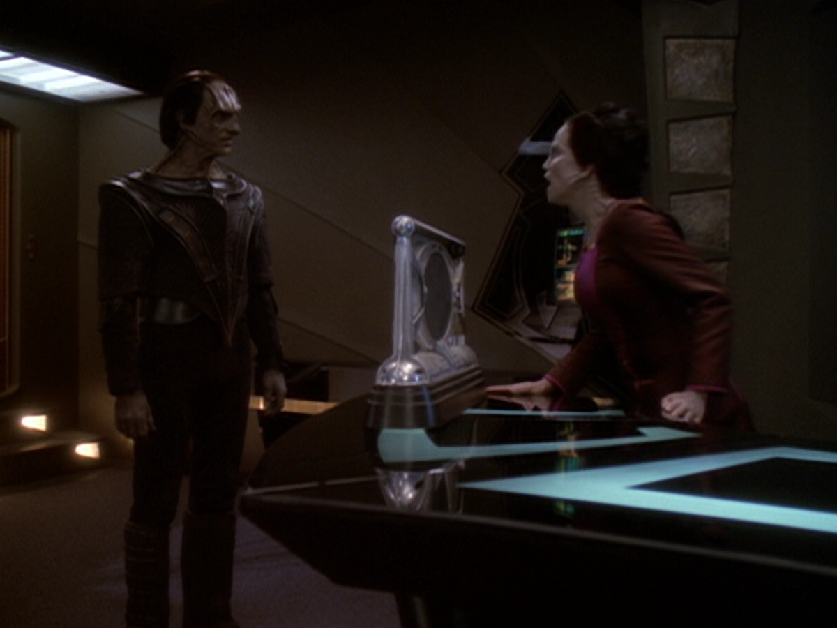 extant_StarTrek_DS9_6x05-FavorTheBold_01831.jpg