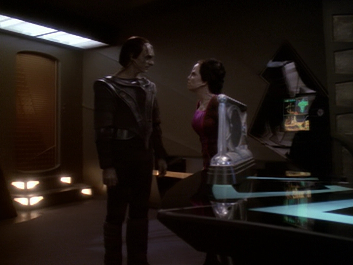 extant_StarTrek_DS9_6x05-FavorTheBold_01835.jpg