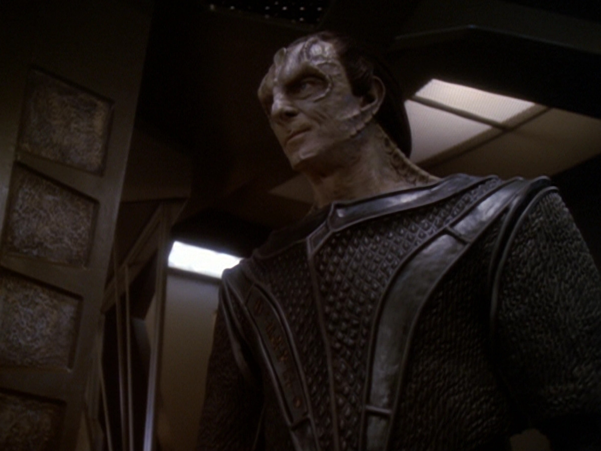 extant_StarTrek_DS9_6x05-FavorTheBold_01849.jpg