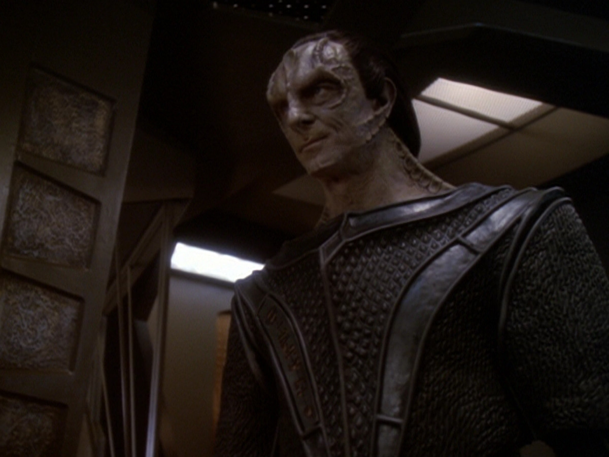 extant_StarTrek_DS9_6x05-FavorTheBold_01852.jpg