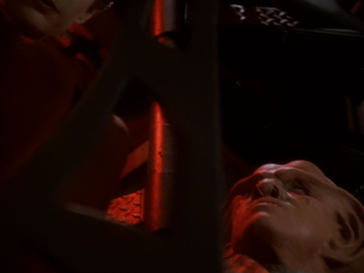 extant_StarTrek_DS9_6x05-FavorTheBold_01856.jpg