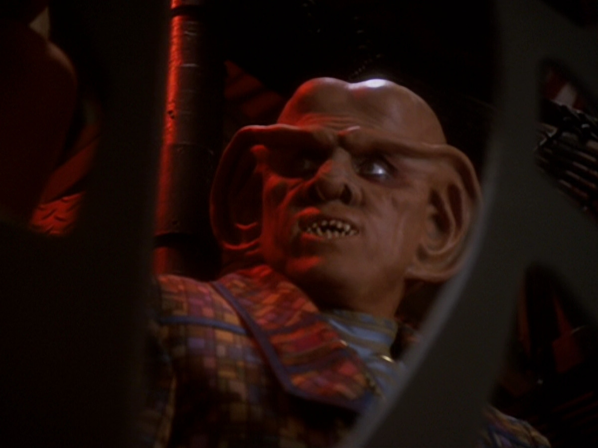 extant_StarTrek_DS9_6x05-FavorTheBold_01859.jpg