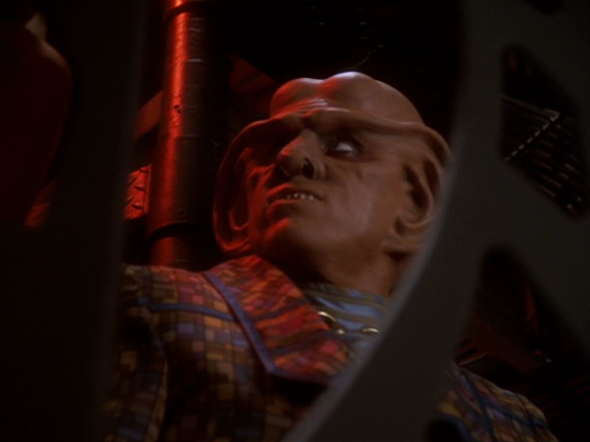 extant_StarTrek_DS9_6x05-FavorTheBold_01860.jpg