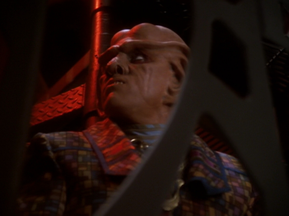 extant_StarTrek_DS9_6x05-FavorTheBold_01862.jpg