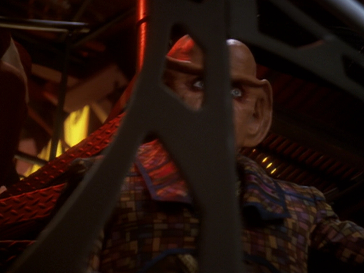 extant_StarTrek_DS9_6x05-FavorTheBold_01866.jpg