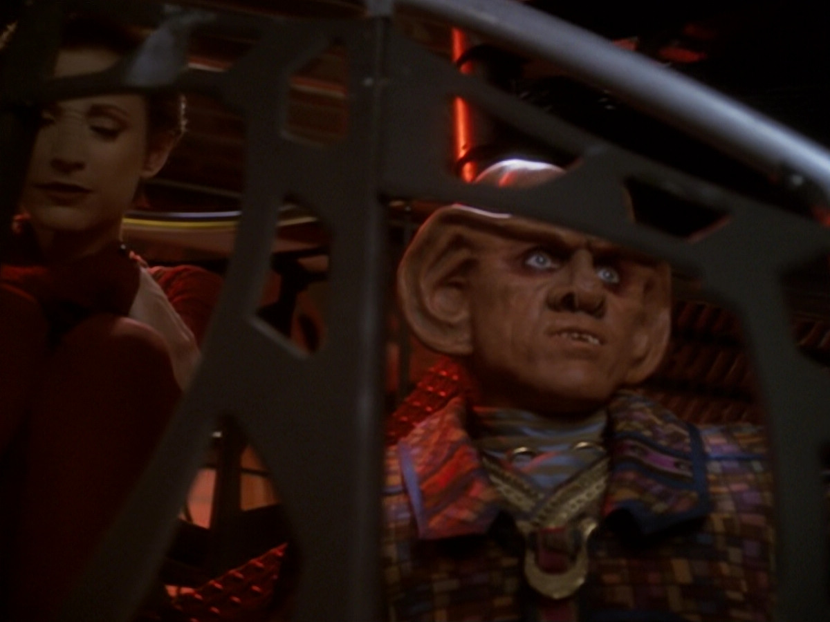 extant_StarTrek_DS9_6x05-FavorTheBold_01871.jpg