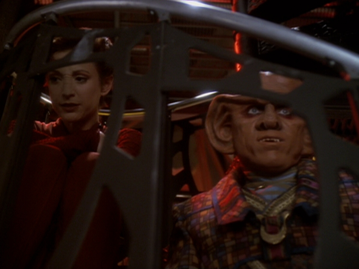 extant_StarTrek_DS9_6x05-FavorTheBold_01878.jpg